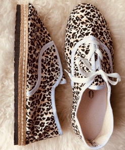 ALPARGATA ESTAMPADA CON CORDONES SUELA ALTA